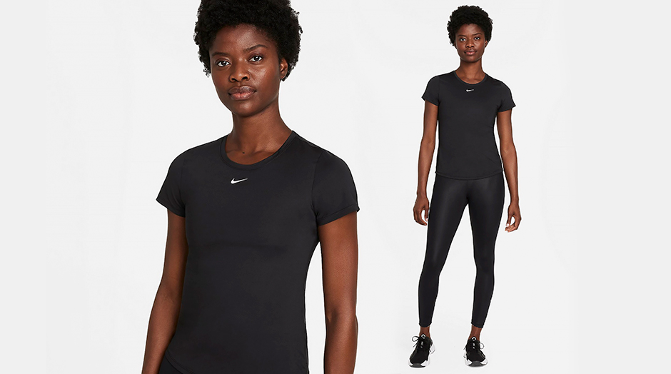 mulher negra com t-shirt e leggings pretas da nike