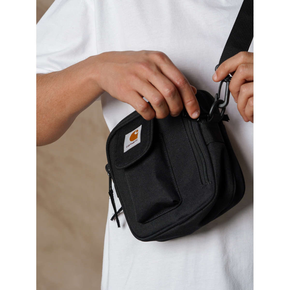 Bolsa Carhartt WIP Essentials I031470.89.XX BZR Online